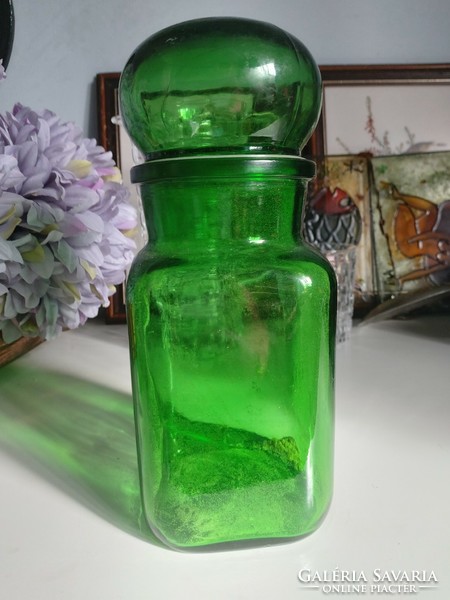 Nagyobb, látványos, zöld üveg tároló, nagy üveg dugóval (9 cm átmérővel), 23 cm magas