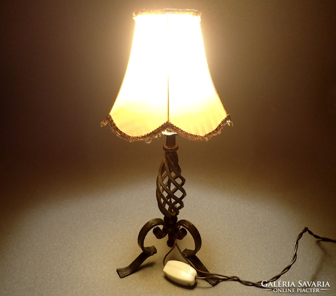 Régi retró vintage antik működő kovácsoltvas asztali lámpa lámpaernyő lámpabúra lámpa ernyő búra