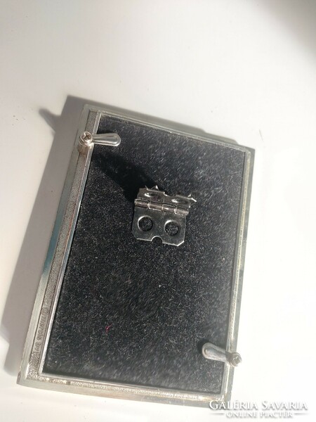 Kis méretű Miffy nyuszis ezüst színű fém keret, fekete bársonyps borítással 11 x 7,5 cm