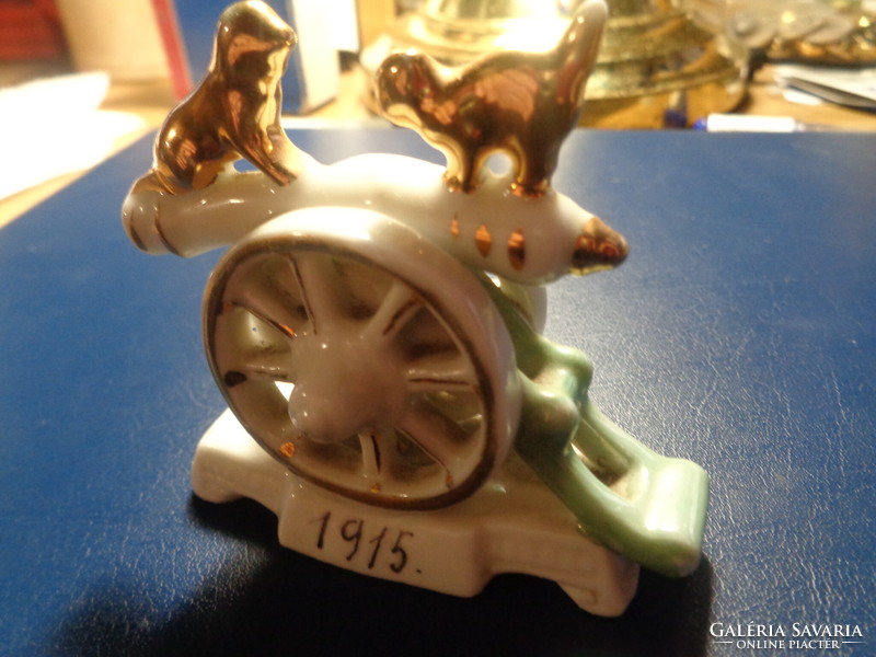 I. Vh. Porcelain decorative object 1915, cannon on it, dog-cat friendship, marked
