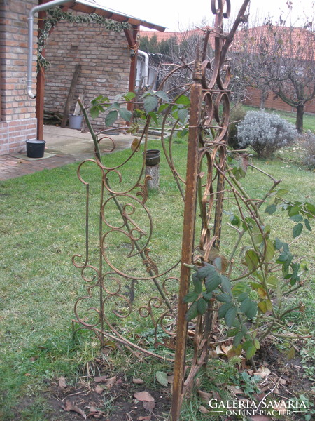 Wrought iron antique garden screen with 2 wings