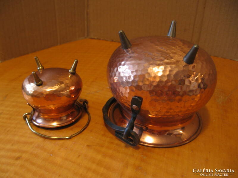 Cauldron-shaped pot, vase in pairs