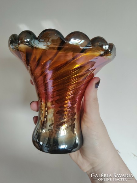 Irizáló különleges csavart váza