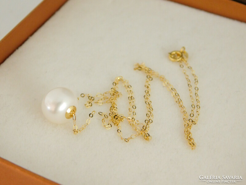 Pearl 18k gold pendant and 18k gold necklace