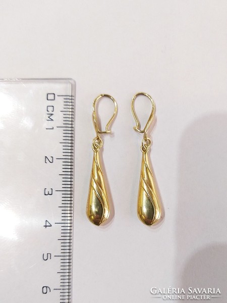 14 Carat gold, 1.91g, a pair of drop-shaped logo earrings (no.: 24/87.)