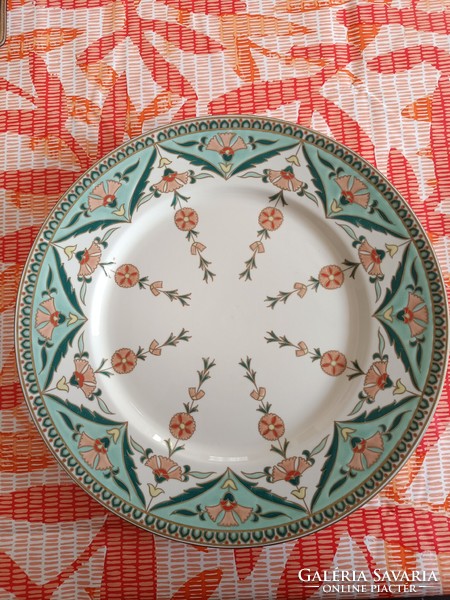 Zsolnay flat plate with Persian pattern