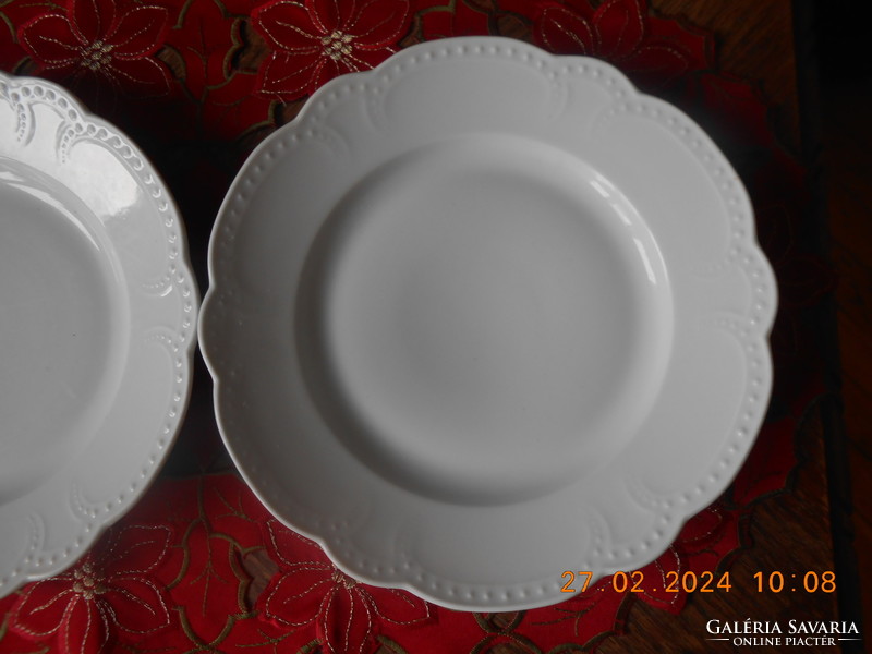 Zsolnay pearly white flat plate