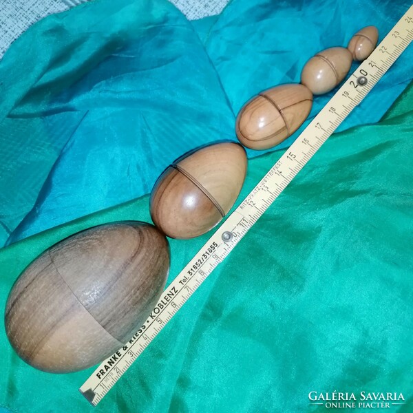 5 eggs in a wooden egg.