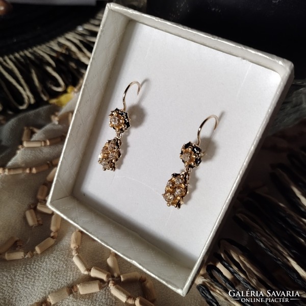 Antique gold earrings with brilliant cut diamonds