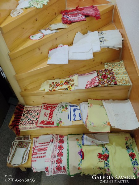 About 30 tablecloths for sale