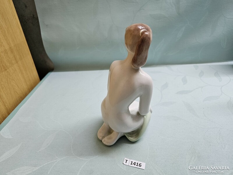 T1416 aquincum kneeling nude 23 cm