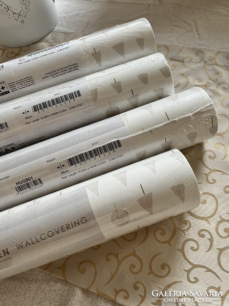 4 Rolls of flawless Belgian paper wallpaper