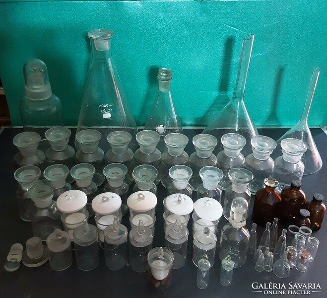 Antik gyógyszertári, patikus üvegek 60 db