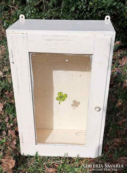 Old white painted small display cabinet, wall-mounted medicine cabinet.