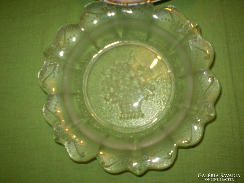 Flower basket printed glass bowl plate flawless 19cm.