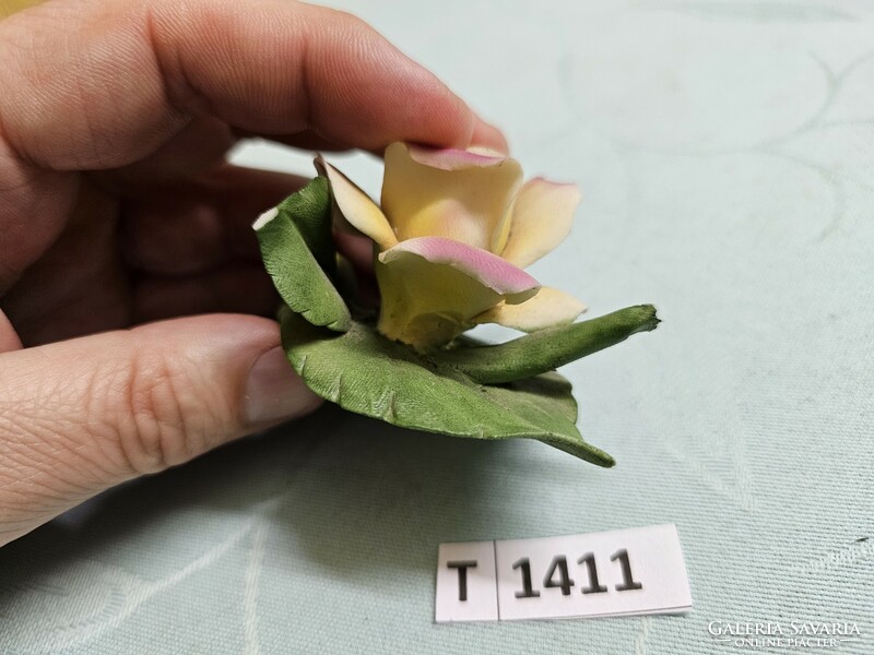 T1411 Capodimonte kerámia rózsa 8 cm