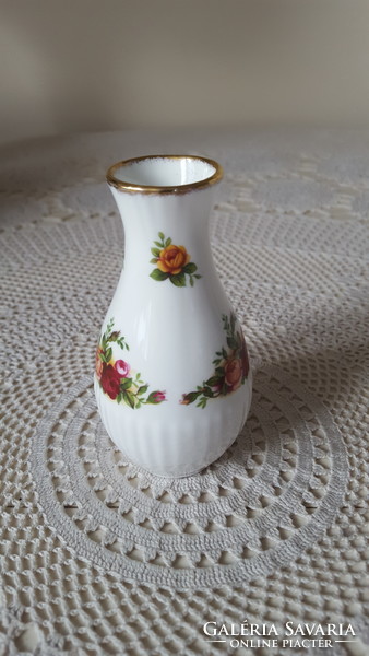Small royal albert old country roses porcelain vase