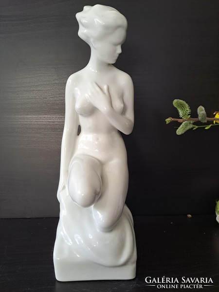 Női akt porcelán szobor