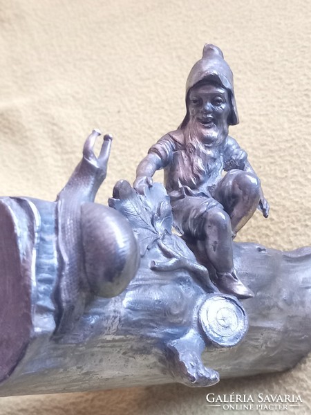 ANTIK SZECESSZIÓS WMF Figurális Manó és a Csigabiga Ezüstözött Ón Kínáló Asztalközép Bombonier