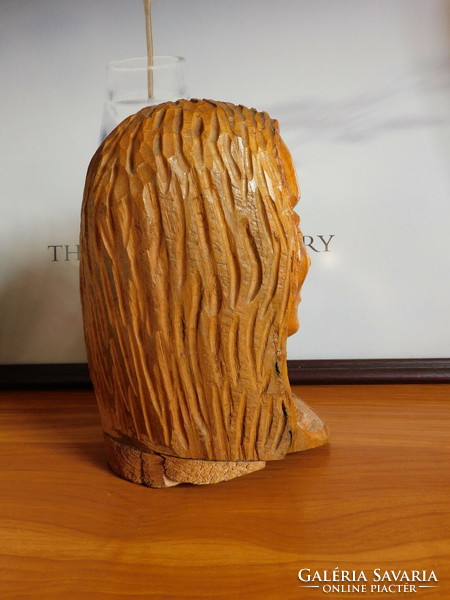 Large carved female head 20 cm