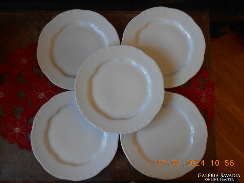 Zsolnay white flat plate