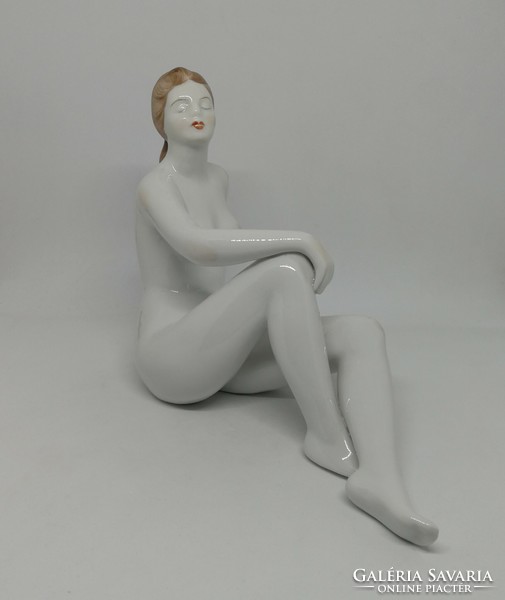 Ravenclaw porcelain sitting female nude!