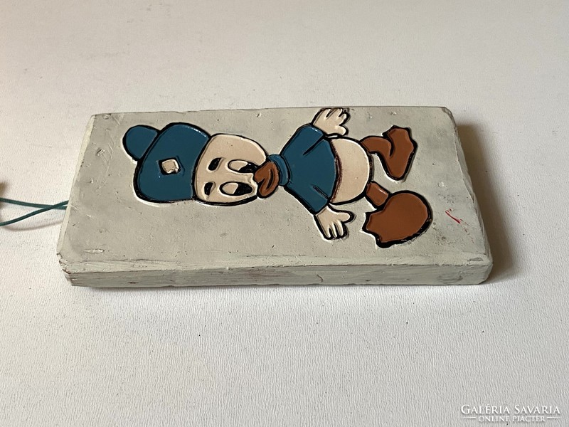 Donald duck baby painted ceramic wall picture disney duck figure 13 x 6.5 Cm