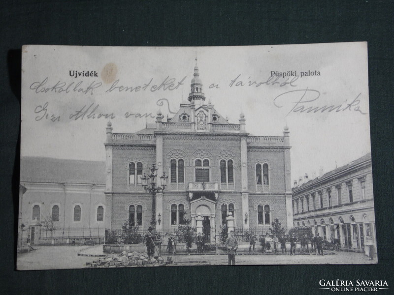 Képeslap, Újvidék, Püspöki palota látkép részlet emberekkel, 1900