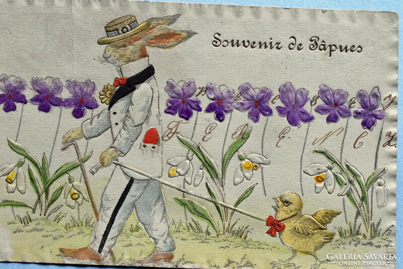 Antik szecessziós  dombornyomott Húsvéti üdvözlő képeslap  nyúlúr csibét sétáltat  ibolya