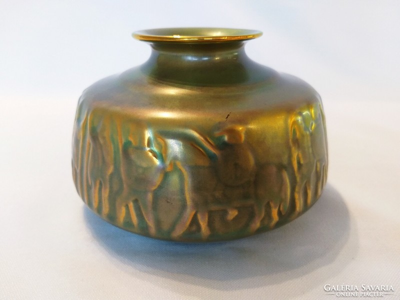 Zsolnay eozin vase decorated with Roman soldiers