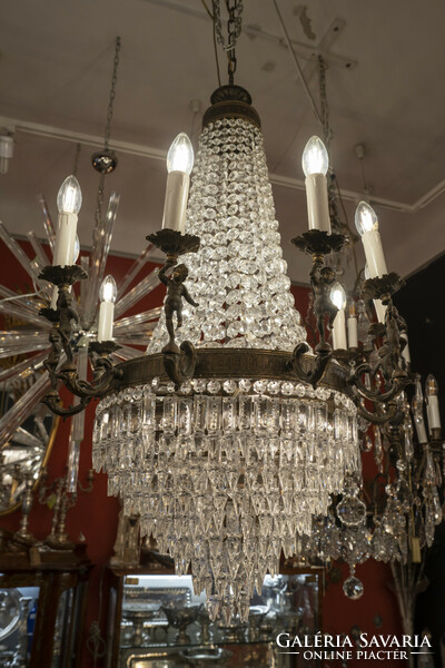 Ampoule-shaped crystal chandelier