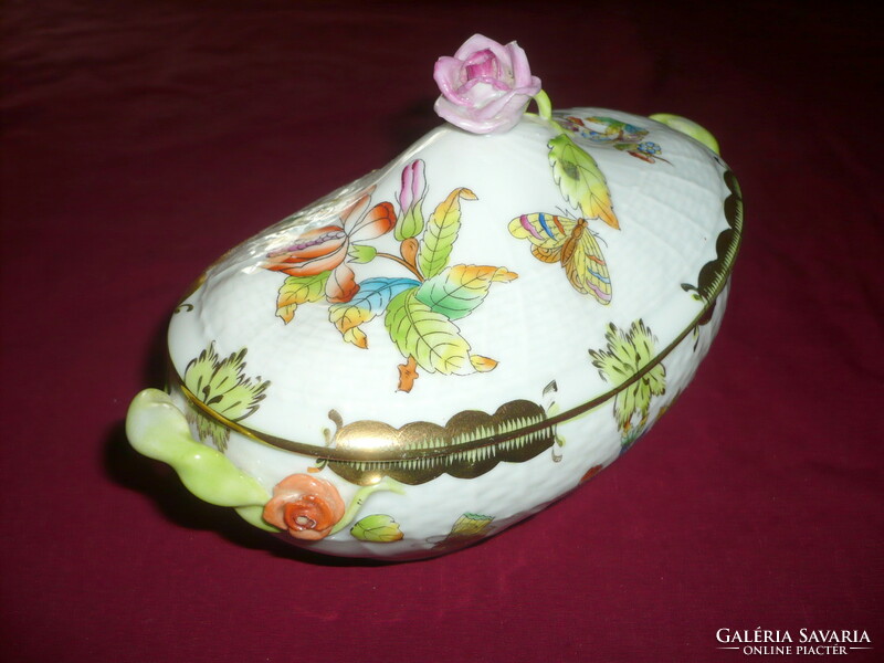 Herend porcelain bonbonnier with Victoria pattern, 11x18x10 cm. With dimensions