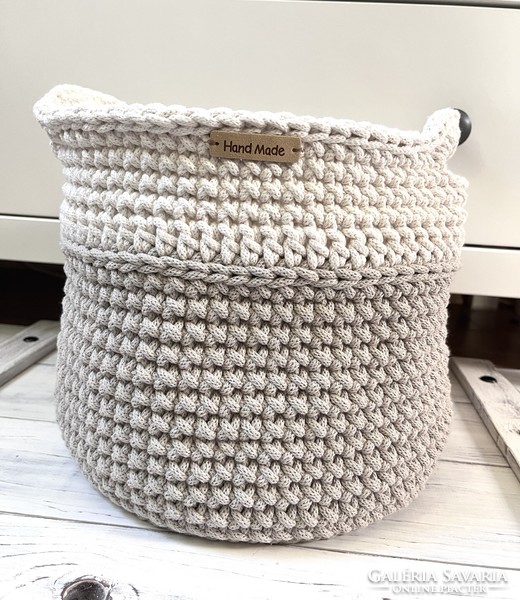 Ekrü-beige large crochet storage