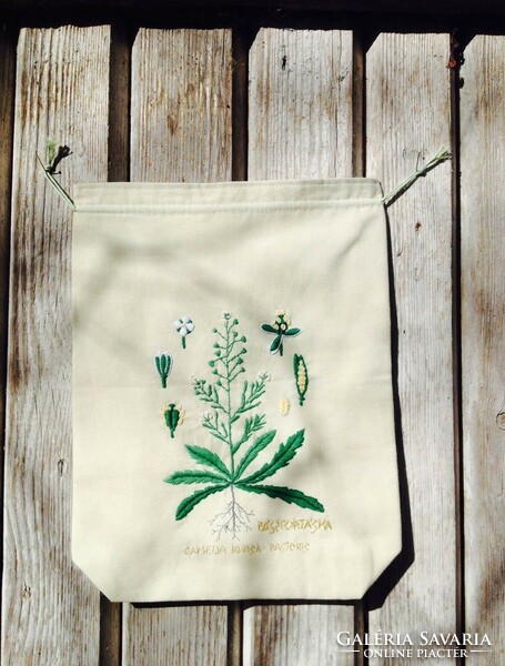 Embroidered herbal bag with shepherd's bag pattern