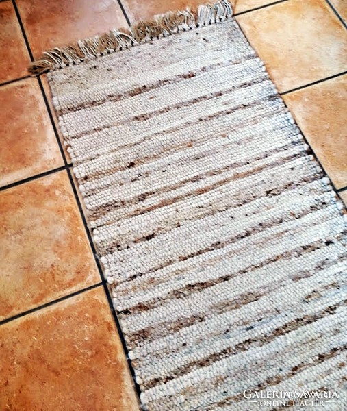 Original thick wool rug from Békésszentandrás. 70 X 200 cm