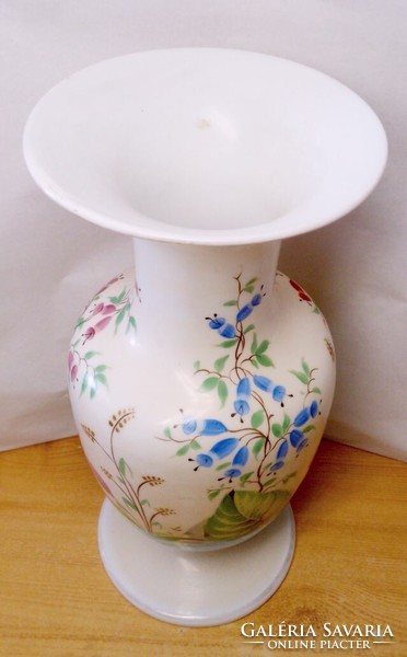 Antik üvegműves ritkaság. Gyönyörű virágmintás tejüveg váza a XIX. század végéről