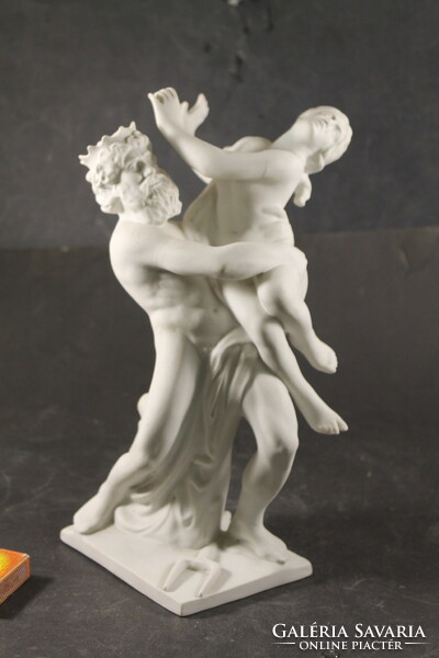 Porcelán szobor 967