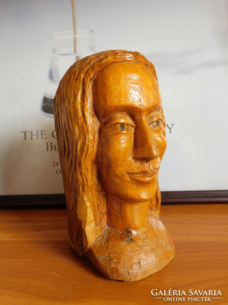 Large carved female head 20 cm