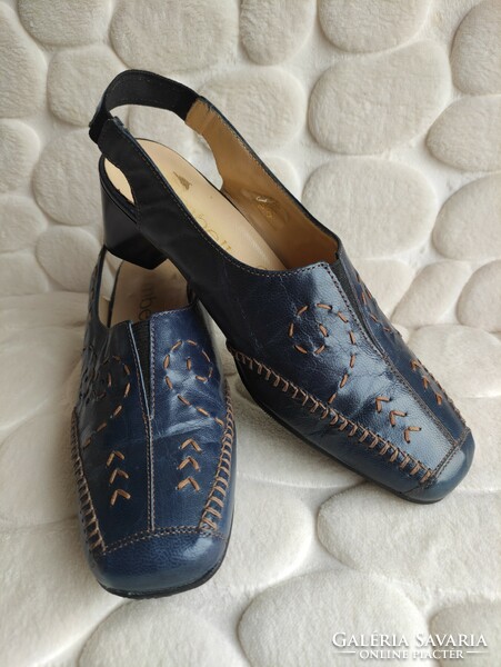 La belle French-made 36 blue embroidered open back elegant summer leather shoes