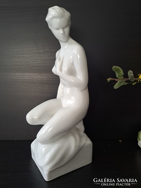 Női akt porcelán szobor