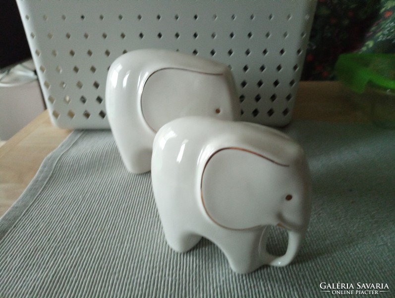 Porcelán elefántok