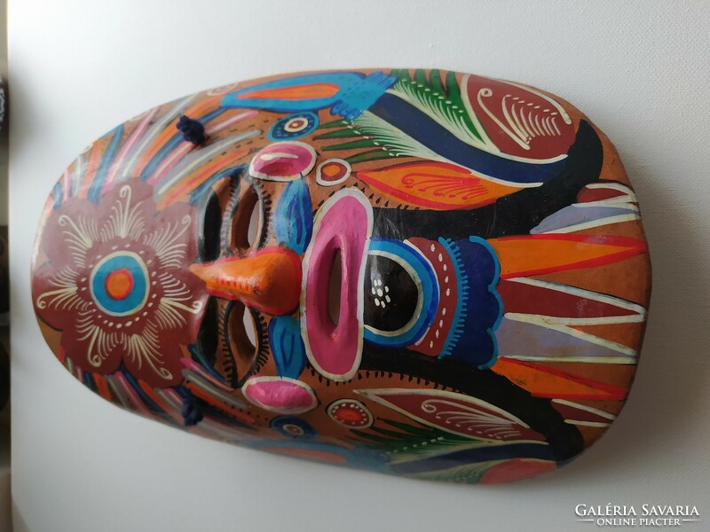 Gazdagon díszített mexikói cserép maszk