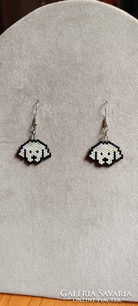 Dog earrings made of glass beads