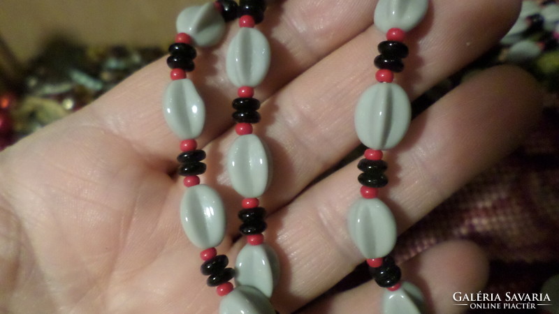 136 cm, gray, retro necklace made of glass beads.