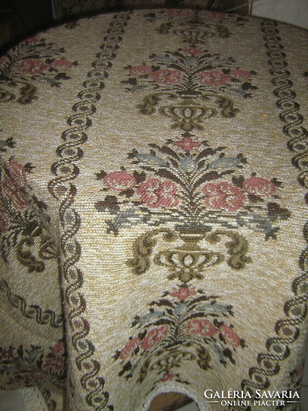 Beautiful baroque floral patterned woven tablecloth