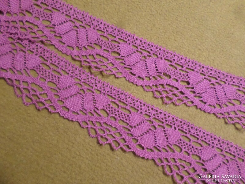 Darker mauve colored cotton lace. 8 M x 9 cm.