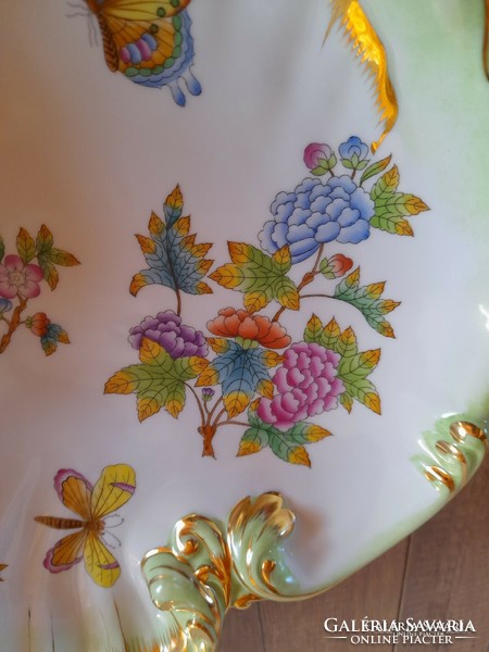 Decorative bowl with an old Victoria pattern from Herend