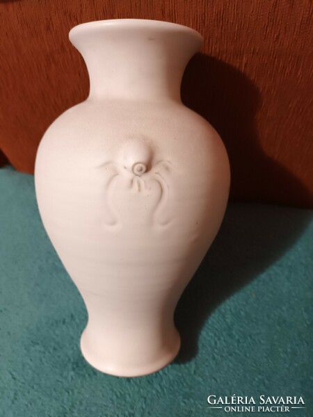 Nagyméretű pocakos kerámia duci fehér váza különleges mintával
