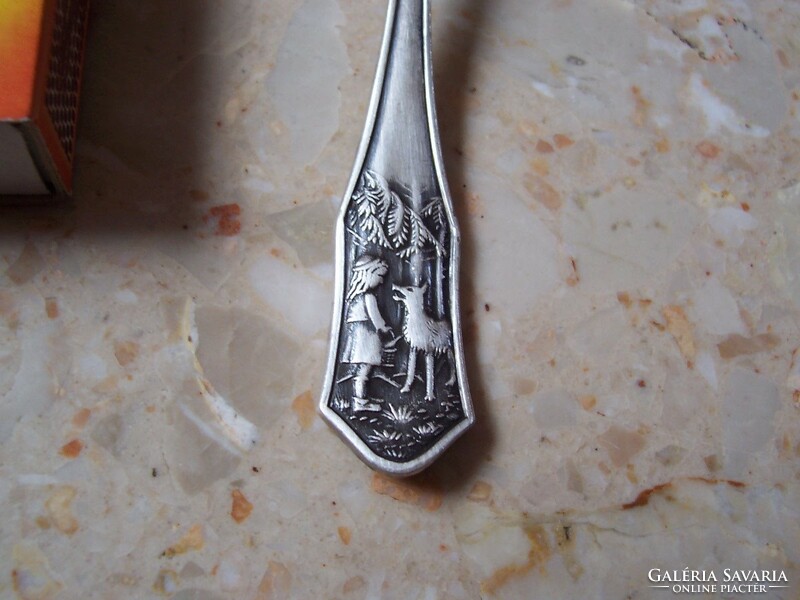 Ornate redhead and wolf spoon