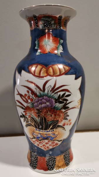 Beautiful, large Chinese vase marked. Negotiable!